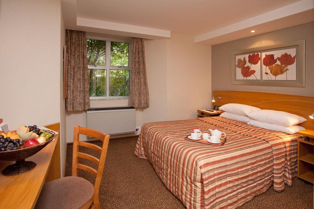 פרטוריה The Elegant Lodge Menlo Park מראה חיצוני תמונה